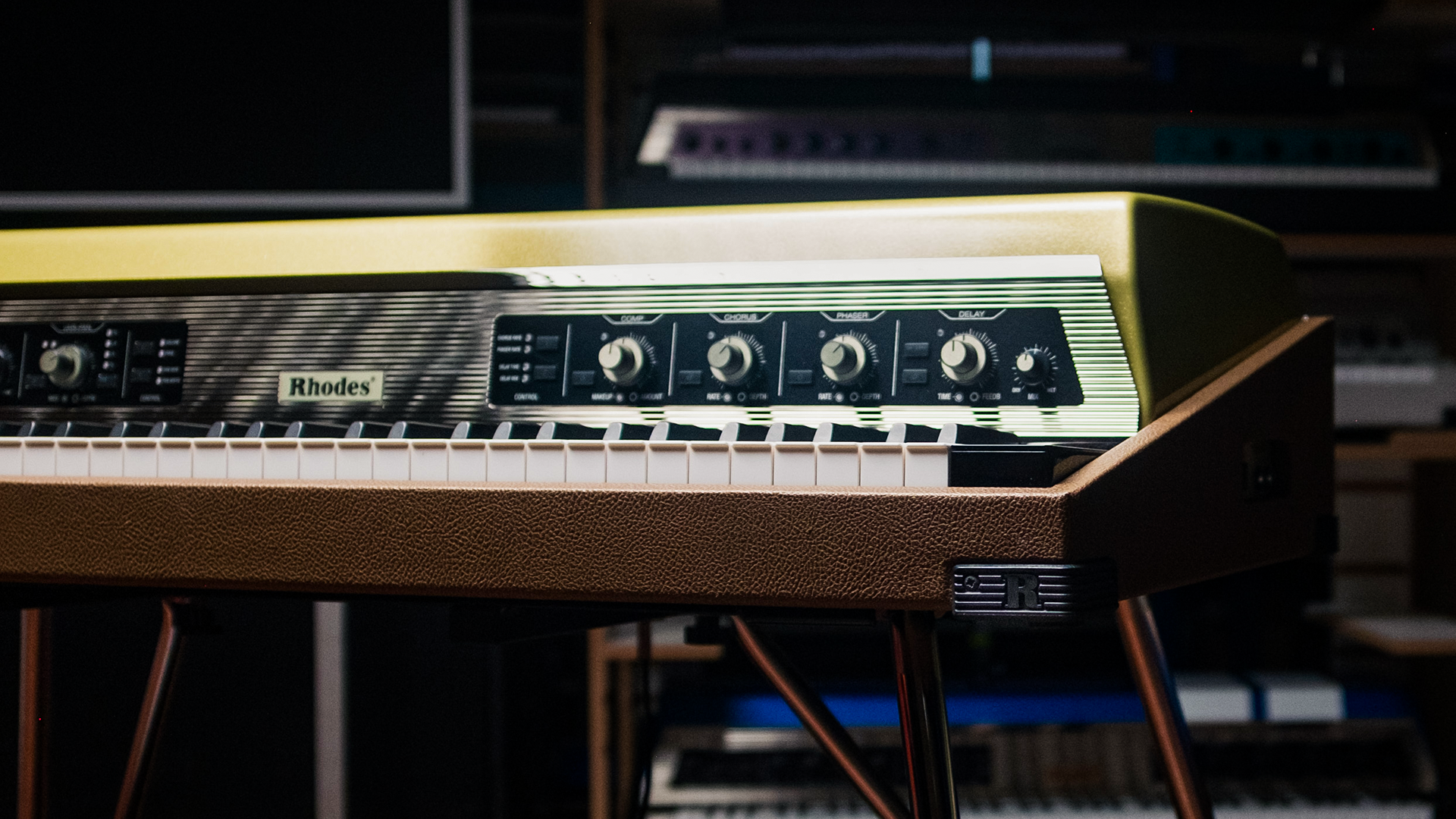 Rhodes MK8 Golden Brown Hero-2