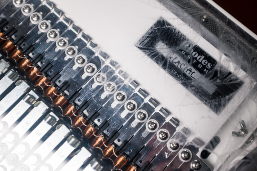 MK8 Glacial Frost Motif and Serial Badge